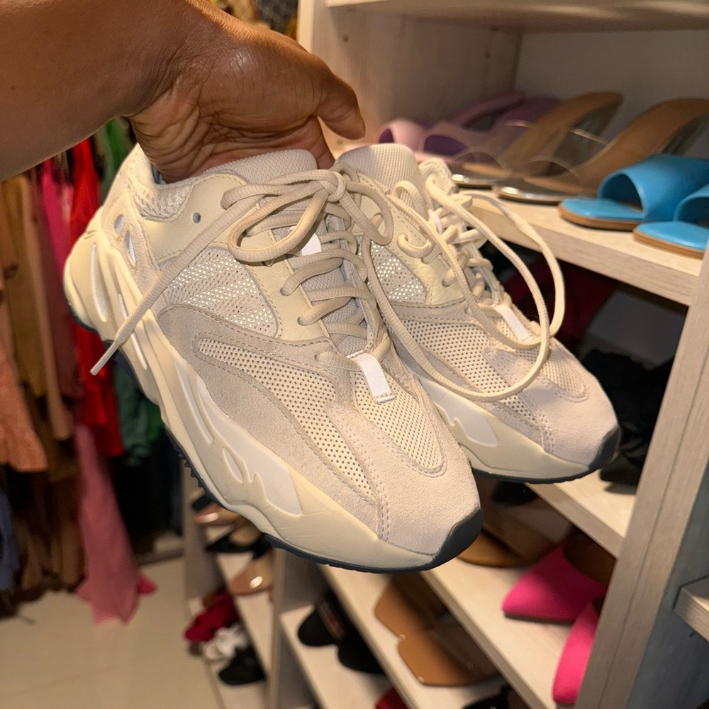 Adidas Yeezy Boost 700 Analog

*receipt and box*